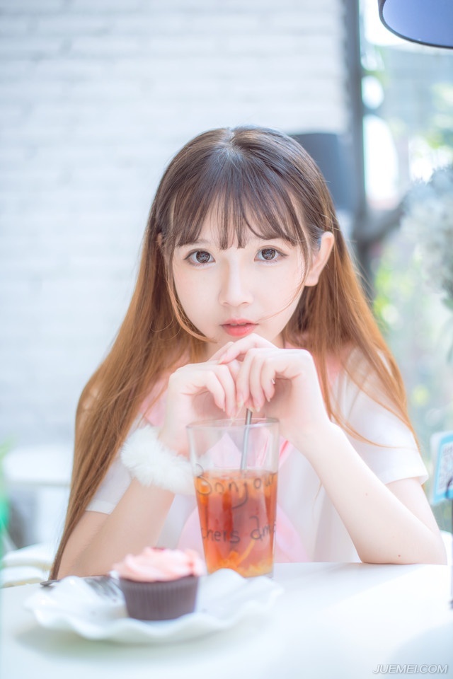 “那又如何？今日，我吕蒙便是为私仇而来，将士们，杀！”吕蒙冷哼一声，一声令下，数百艘艨艟出现，每五艘或十艘一组，朝着陈到这边穿插过来。
